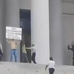 La Habana: Detenido en el Capitolio con un cartel pidiendo libertad