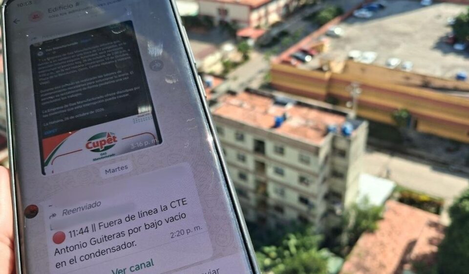 La novela de un país contada a través de WhatsApp