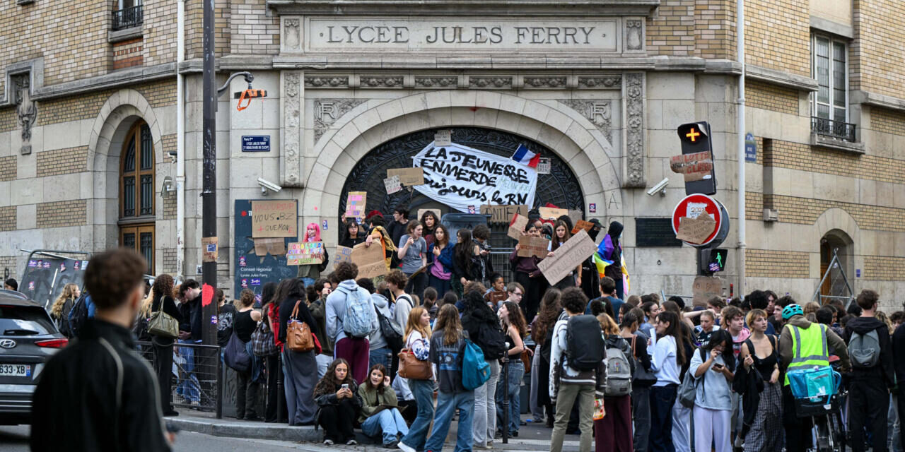 Live: Up to 500 schools to shut in France as student protests continue