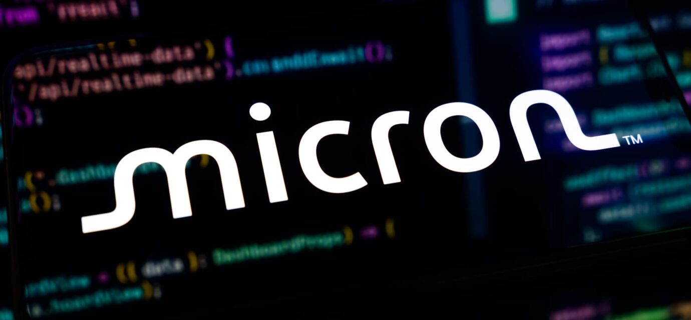 Micron drops despite 'a great quarter.' Why Cramer is sticking with the stock