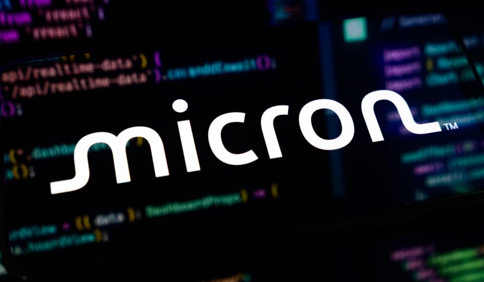 Micron drops despite 'a great quarter.' Why Cramer is sticking with the stock