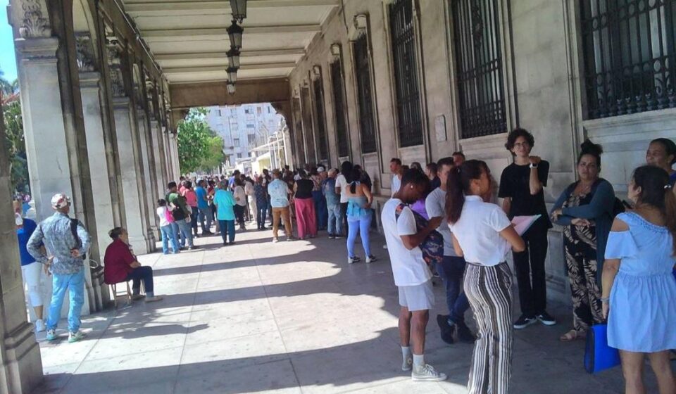 Migración: Llegan a España una media de 34.000 cubanos al año
