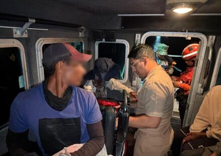 Migración: Rescatan a 10 balseros cubanos a 12 millas de Isla Mujeres