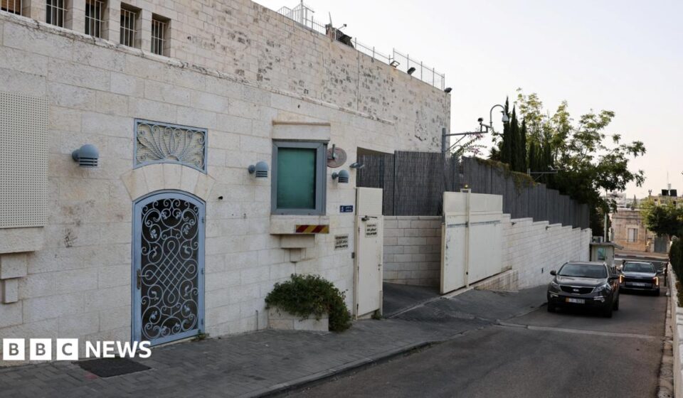 Most UK diplomats to leave East Jerusalem consulate, Israel says, as Miliband says 'vital services' to remain