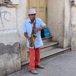 Música: El saxofón de Efrén es supervivencia