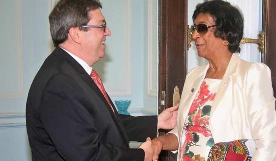 Nobel: A Navi Pillay nunca le preocuparon los derechos en Cuba y China