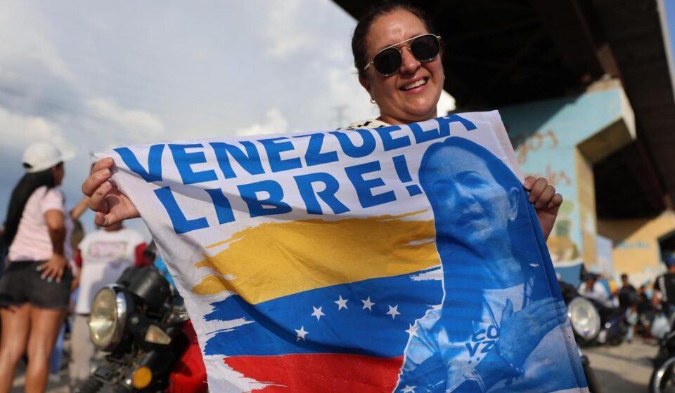 Opinión: La multitud en Caracas, el silencio en La Habana
