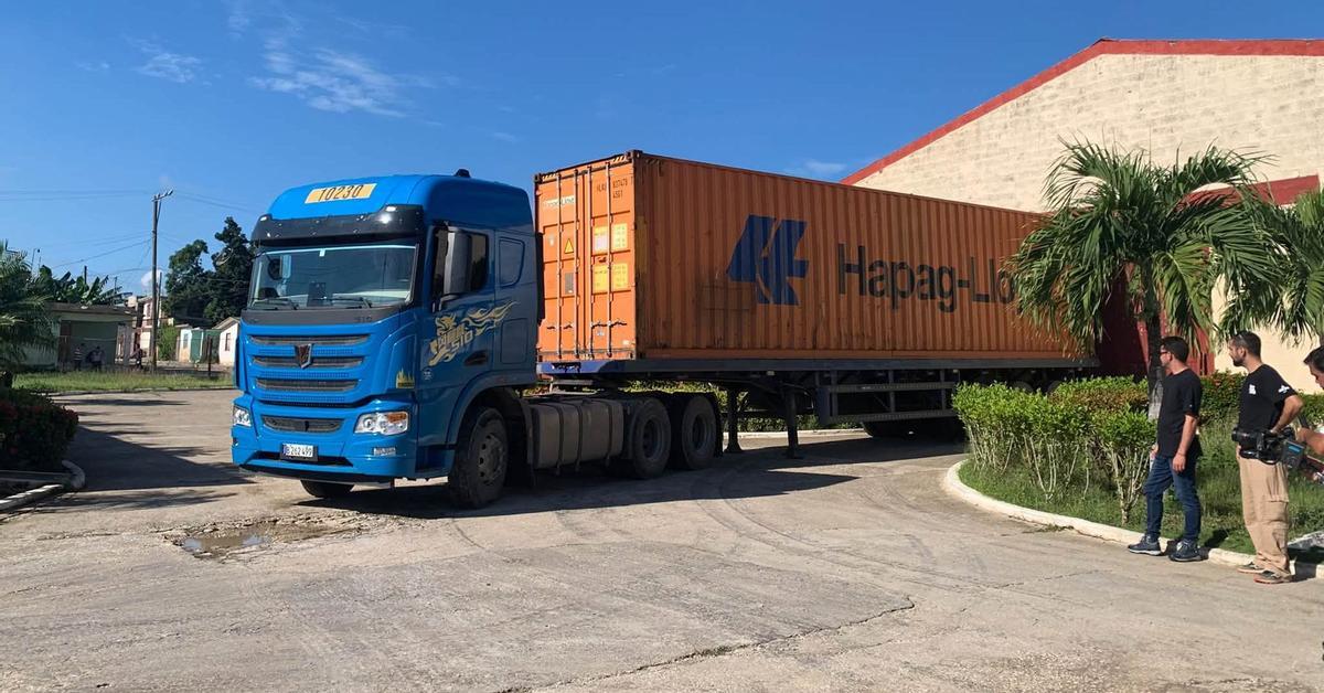 Paneles: La entrega por Hapag-Lloyd de kits solares desmiente el bloqueo