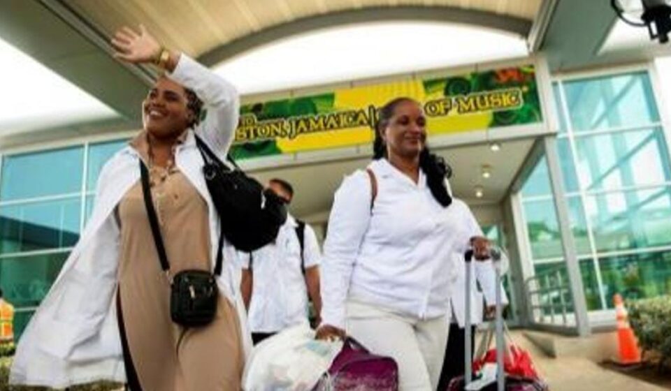 Salud: Han vuelto los médicos cubanos a Jamaica, ahora con contratos individuales
