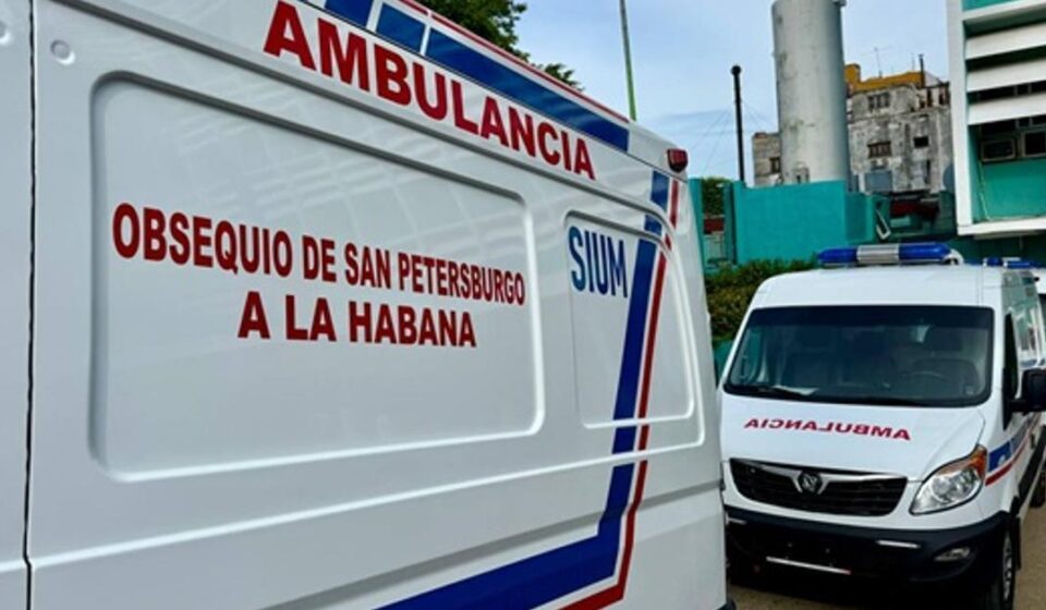 San Petersburgo: Cuba recibe tres ambulancias y un automóvil donados por Rusia