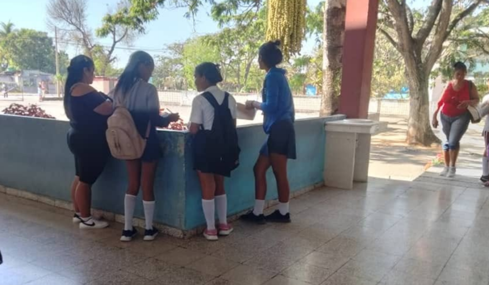 Santiago de Cuba: Sin explicaciones oficiales tras la intoxicación de 25 alumnos