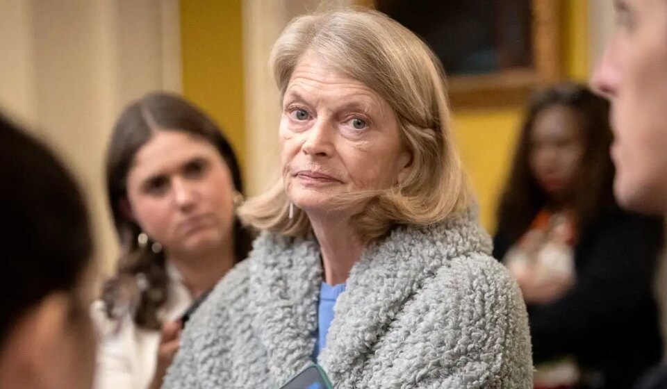 Senate Republican Lisa Murkwoski endorses Democrat for governor