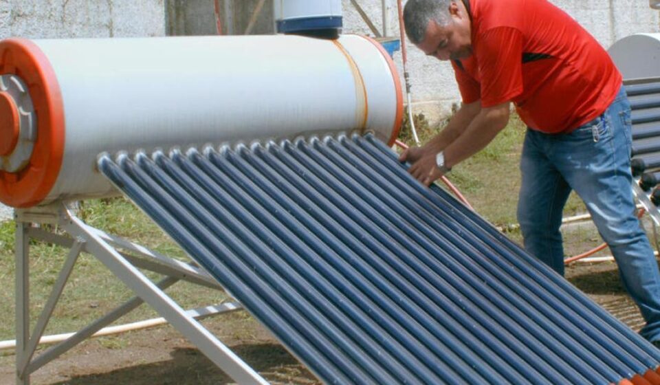 Solar: El Estado consigue sus paneles con Pekín, los particulares en EE UU