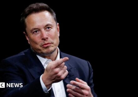 Starlink: Musk says US government may be behind slowdown of Ukraine drone speeds