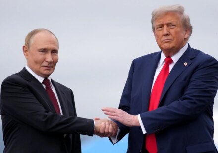 Trump eases Russia sanctions to lure Putin toward Ukraine peace deal