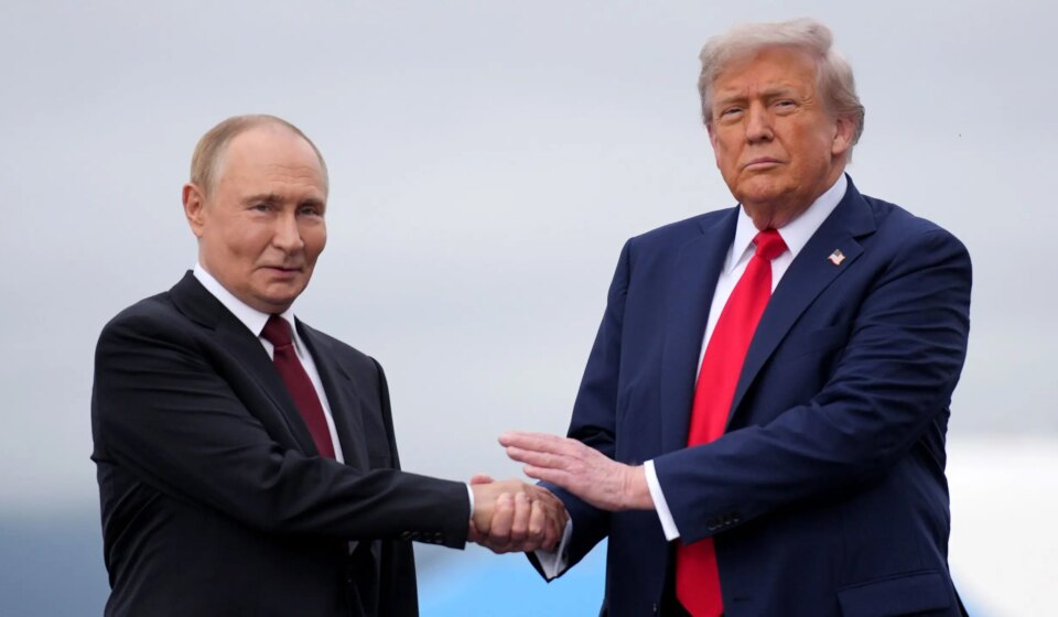 Trump eases Russia sanctions to lure Putin toward Ukraine peace deal