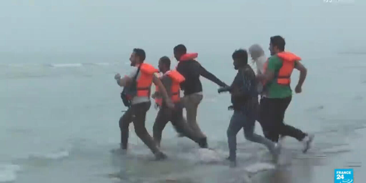 UK, France end 'on in, one out' Channel migrant exchange deal