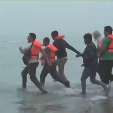 UK, France end 'on in, one out' Channel migrant exchange deal