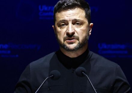 Ucrania: Los ucranianos cierran filas en torno a Zelenski