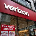Verizon, AT&T and T-Mobile sell off on SpaceX U.S. network plans