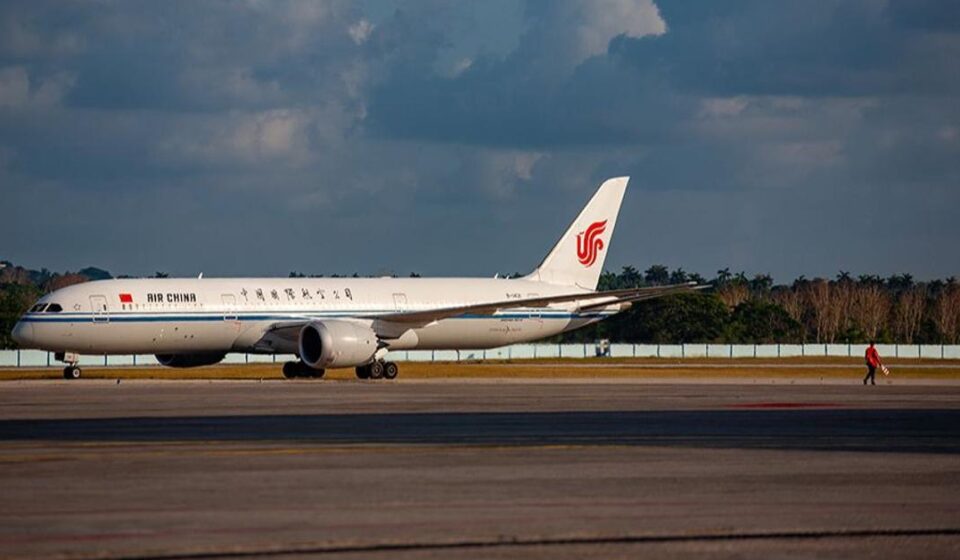 Vuelos: Las cancelaciones de Air China dejan varados a decenas de cubanos en Madrid