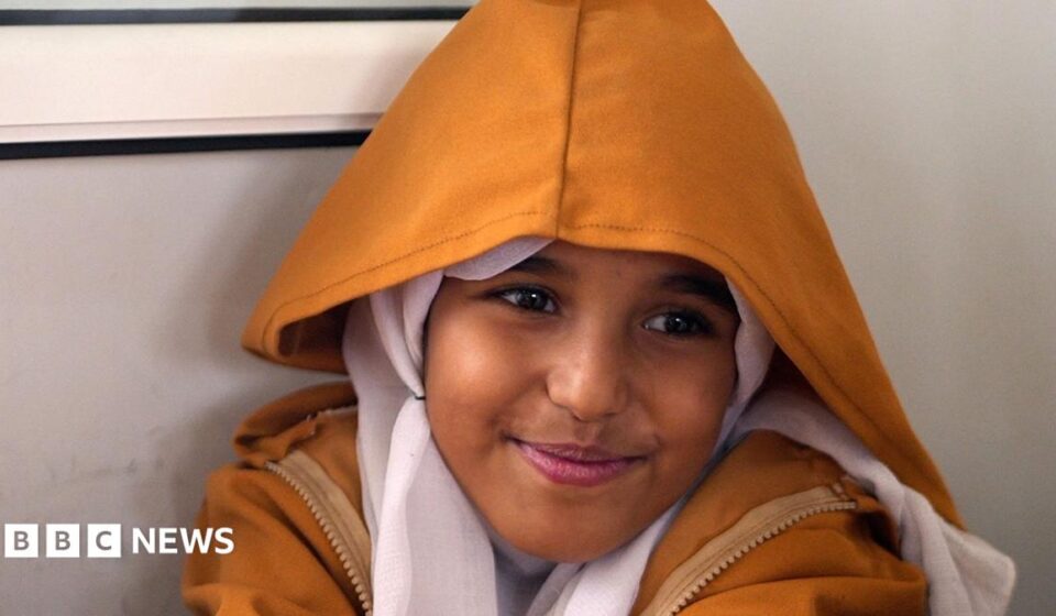 Yemen: Children brave snipers and mortars to go to school near front line