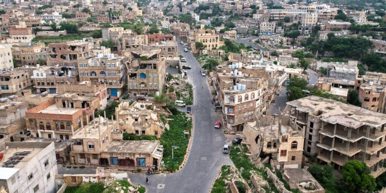 Yemen's government declares counter-offensive as Houthis cut vital route to besieged city