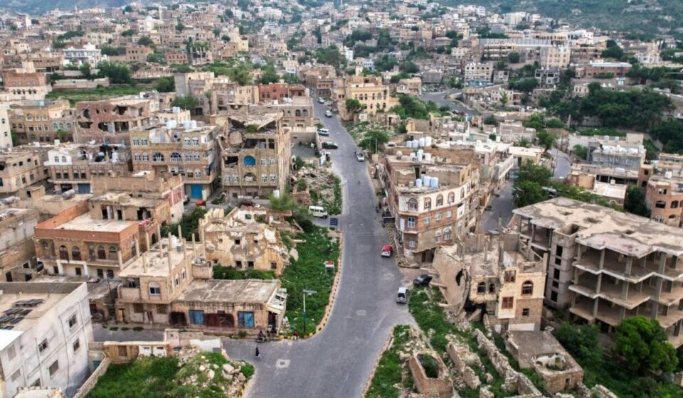 Yemen's government declares counter-offensive as Houthis cut vital route to besieged city